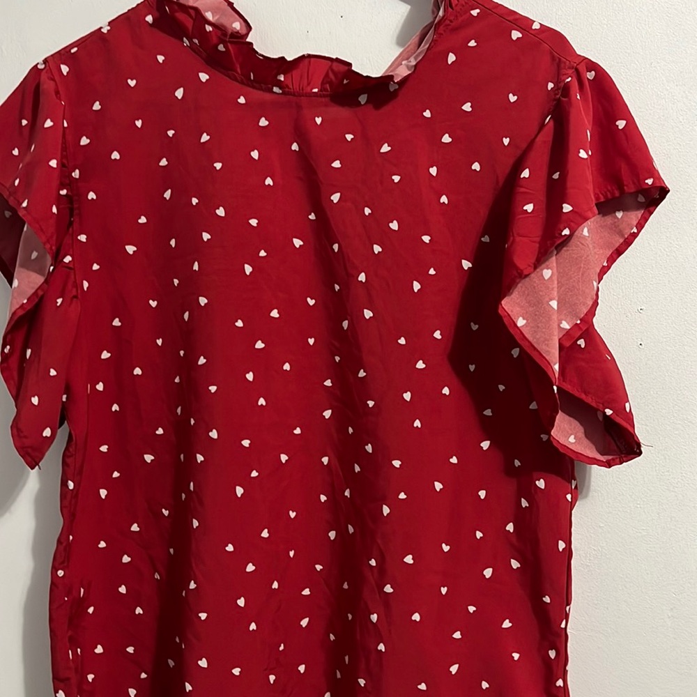 Cute top with white hearts